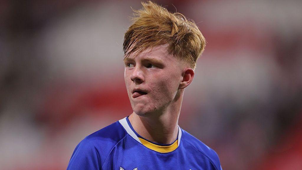 Northern Ireland: Everton's Brydon Graham given 'special status'