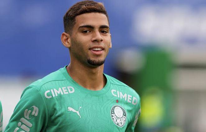 Fiorentina paid €13 for Palmeiras left-back Arthur